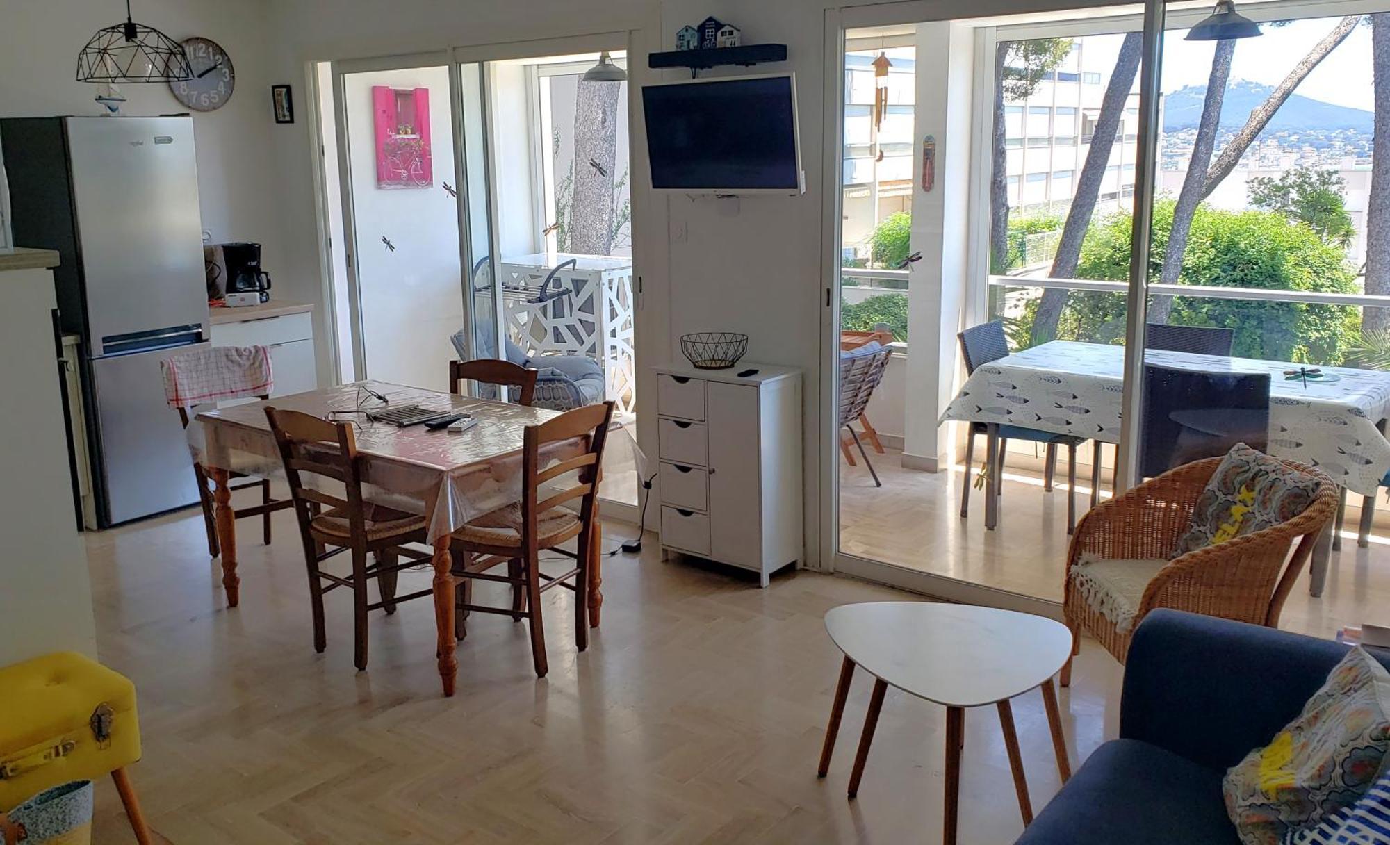 Grand T2 Vue Calme Climatisé 500 M Village Et Parking Gratuit *